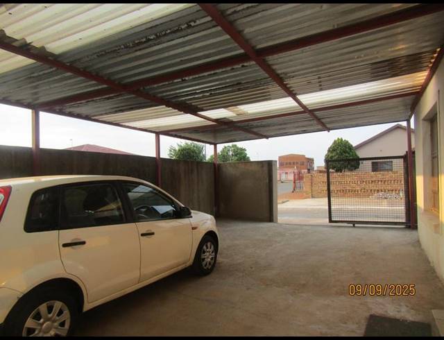 6 BEDROOM HOUSE FOR SALE IN VOSLOORUS EXT